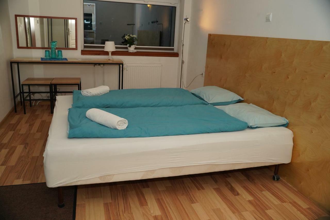 Kaskada Hotel Poznań Esterno foto