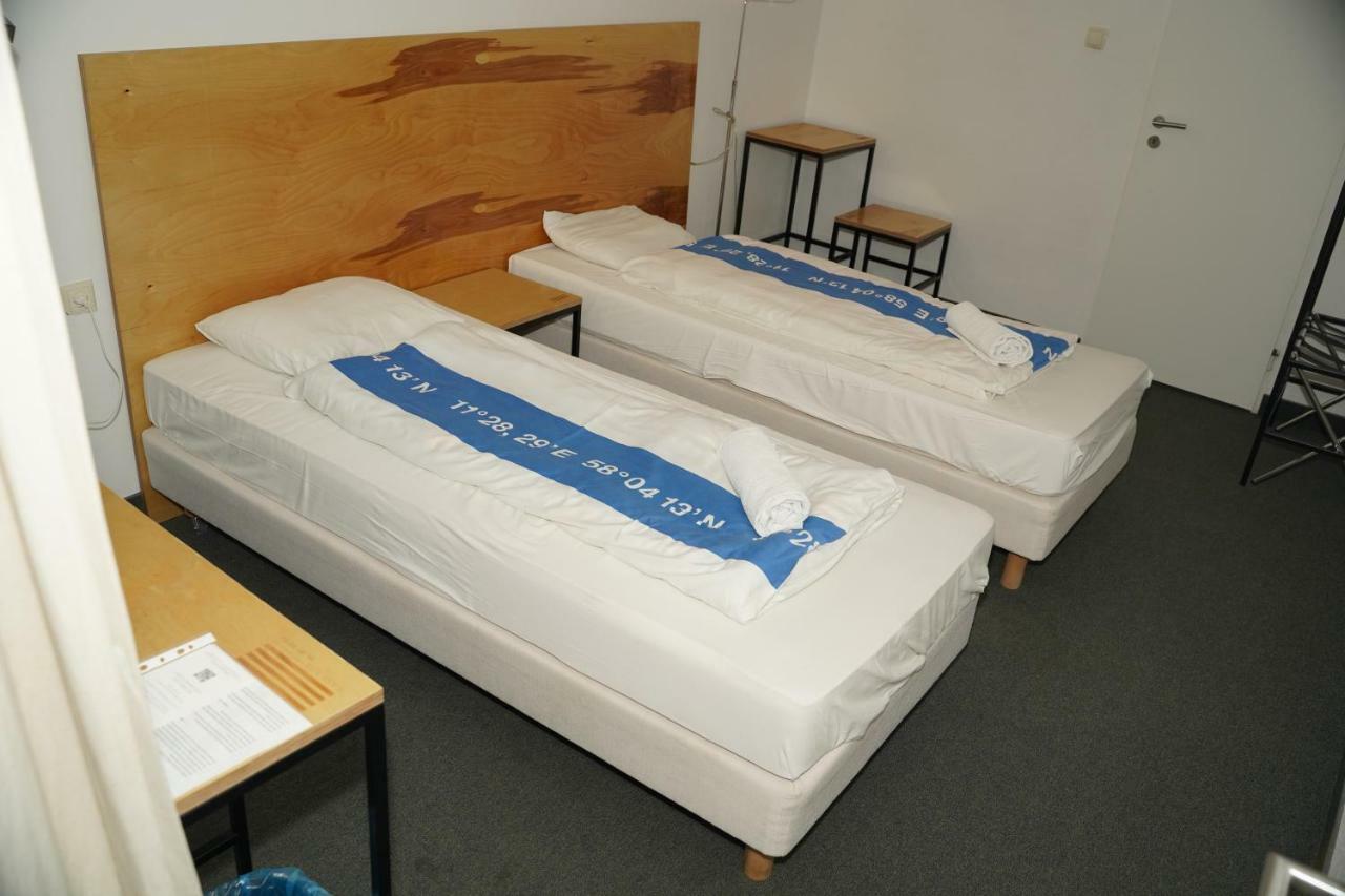 Kaskada Hotel Poznań Esterno foto