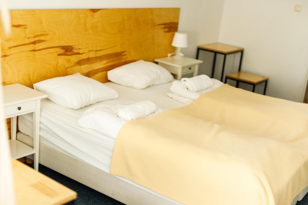 Kaskada Hotel Poznań Esterno foto