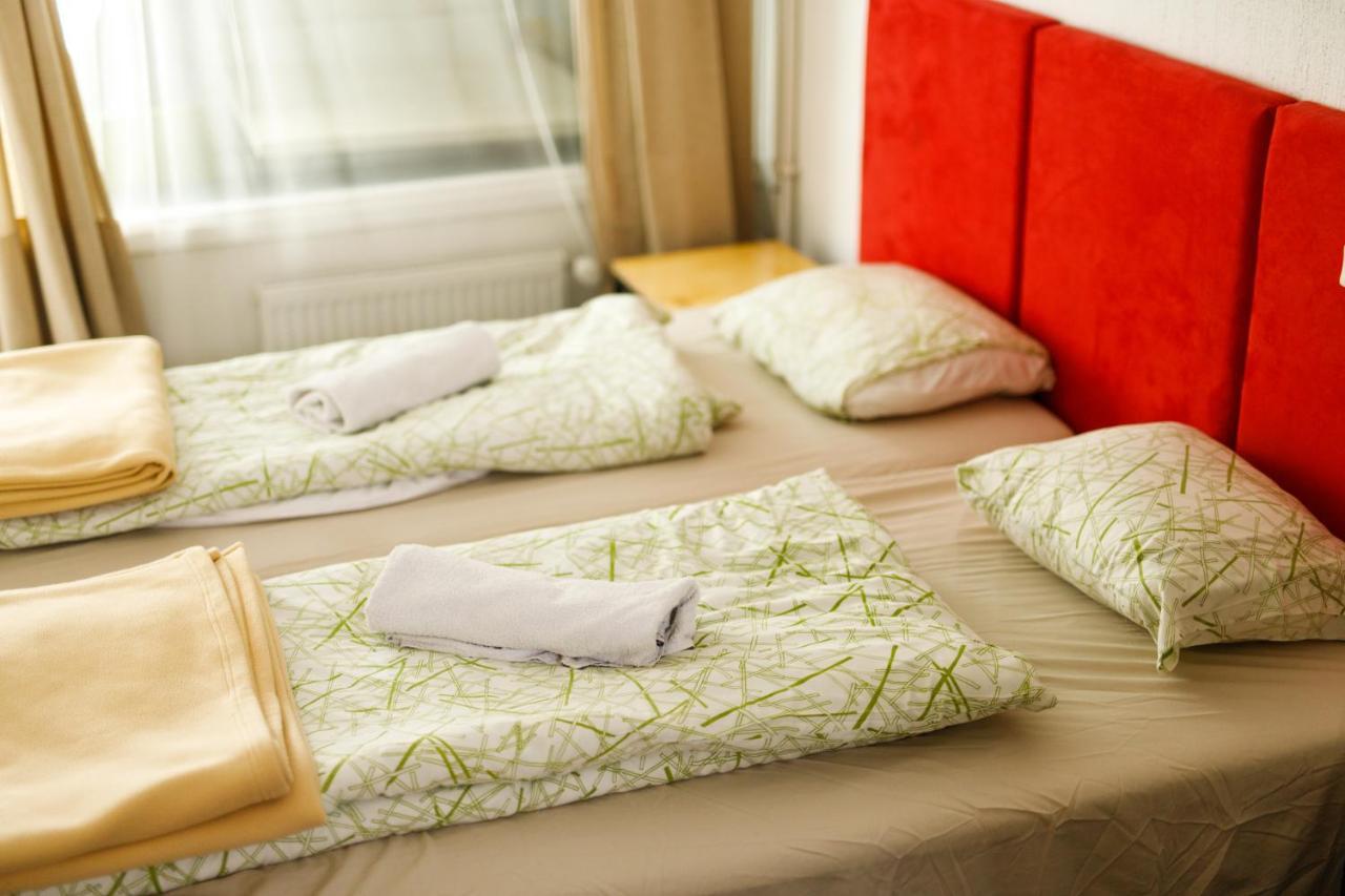Kaskada Hotel Poznań Esterno foto